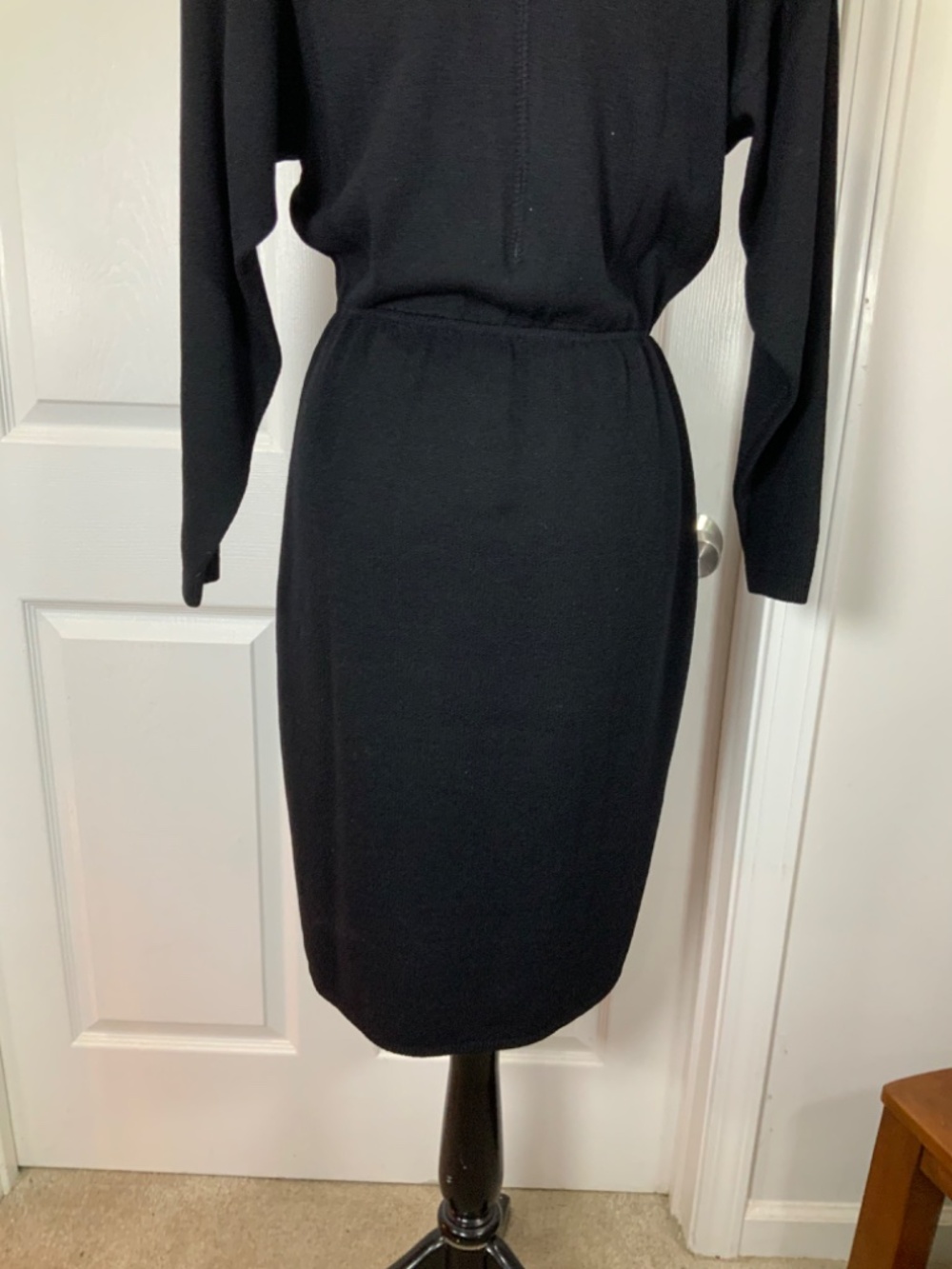Vintage St. John Black Knit Sheath Dress Long Sleeve Quiet Luxury Size 8 - Picture 6 of 8